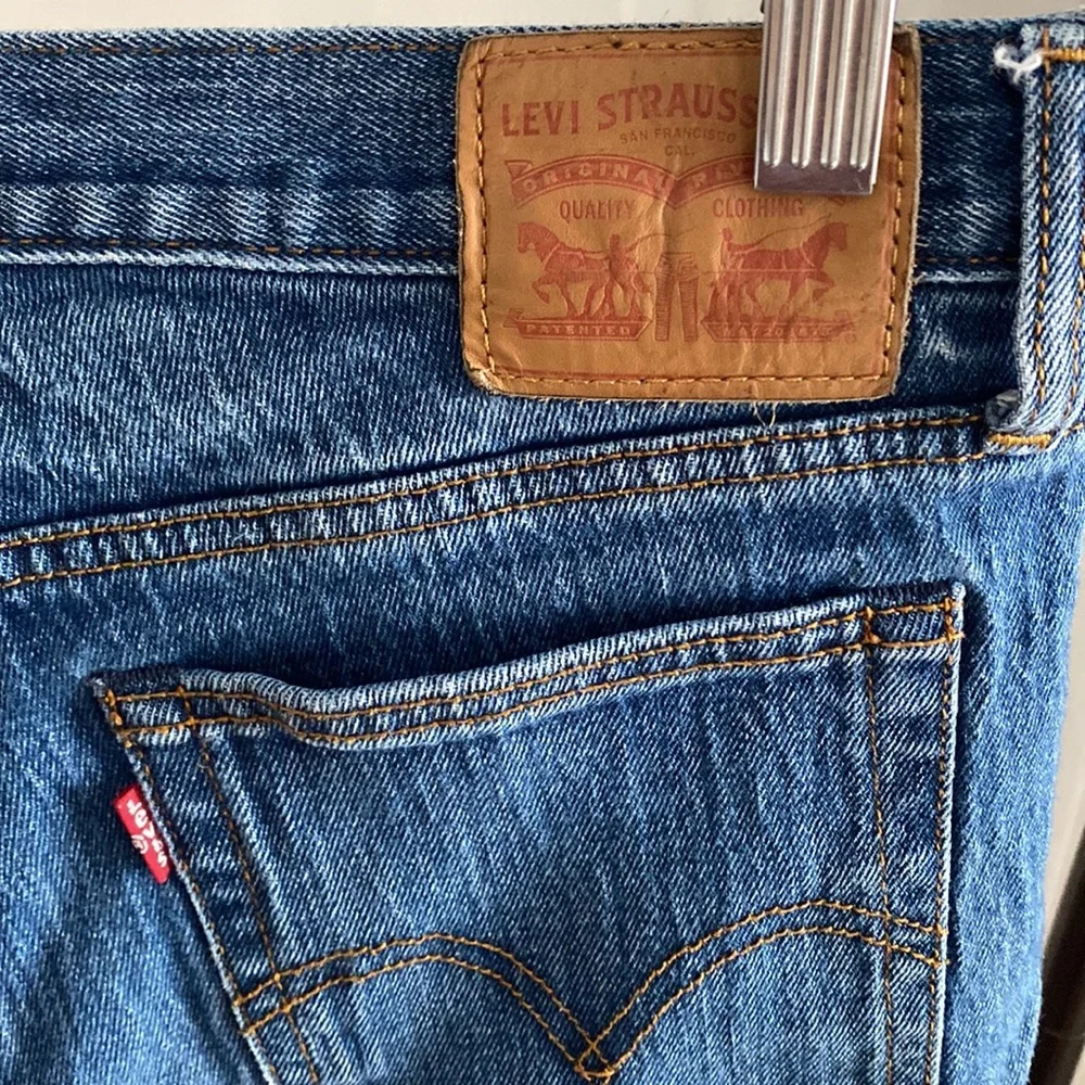 Levi’s High Rise Shorts - Picture 3 of 7